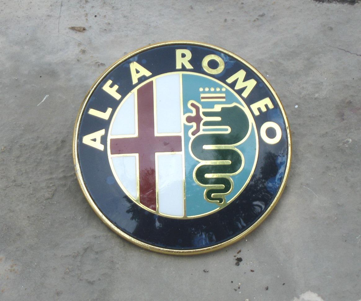 Logo de Calandre ALFA ROMEO Giulietta, Spider... LesAnciennes.com