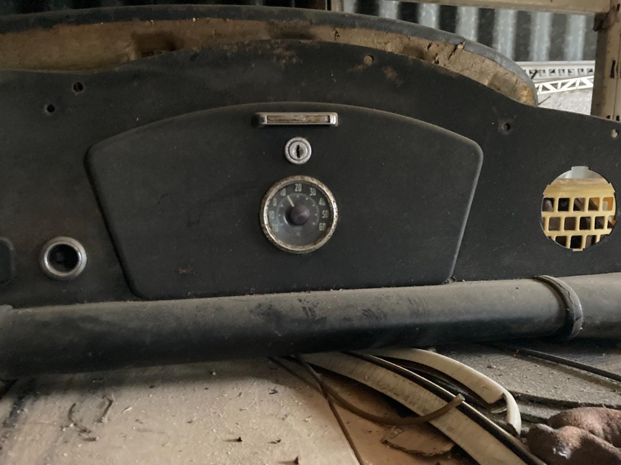 Tableau de bord PANHARD 24 BT CT LesAnciennes.com