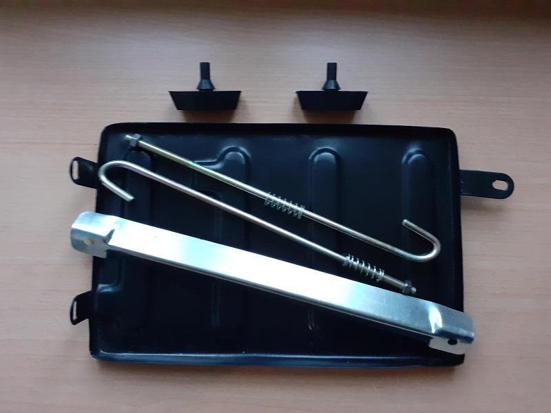 Support batterie PEUGEOT 404 LesAnciennes.com