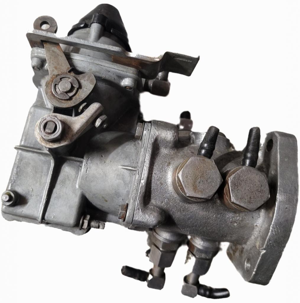 DOSEUR DISTRIBUTEUR ESSENCE TRIUMPH TR5 TR6 Pi LesAnciennes.com