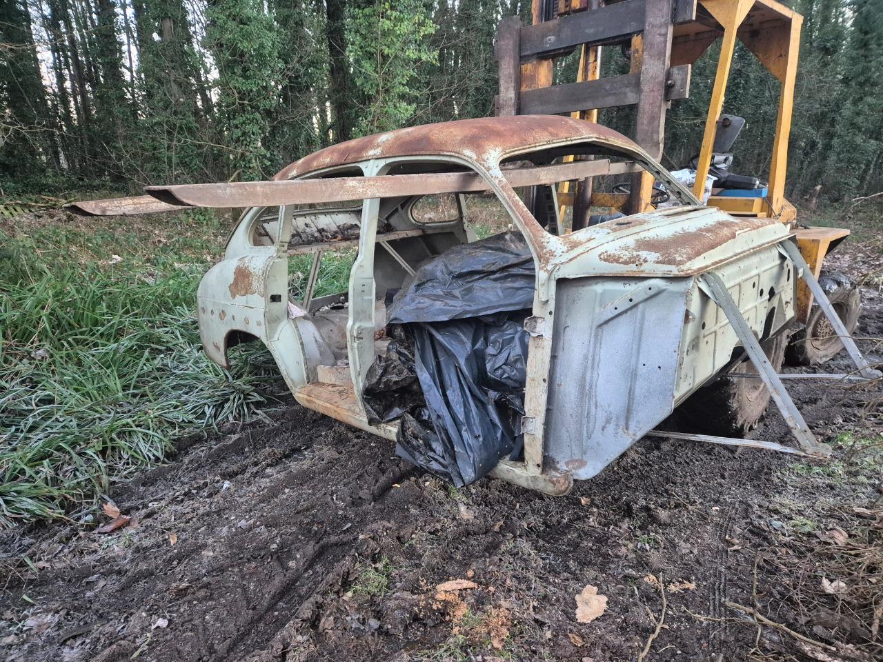 Coque FORD Vedette LesAnciennes.com