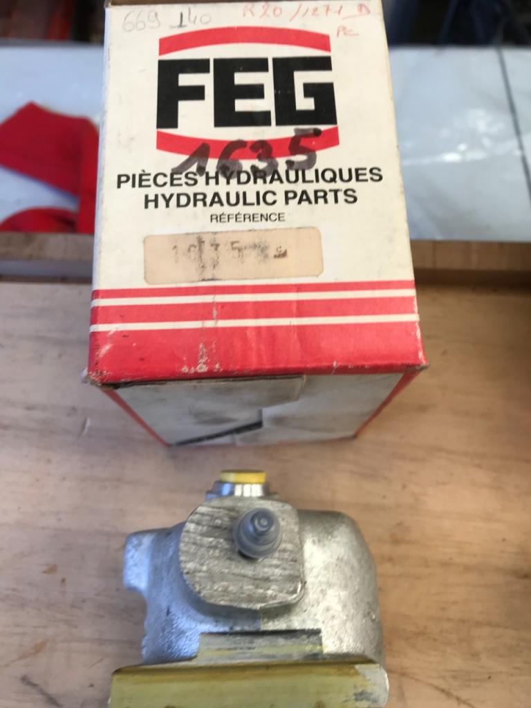 Etrier avant gauche neuf RENAULT 20 (R20) LesAnciennes.com