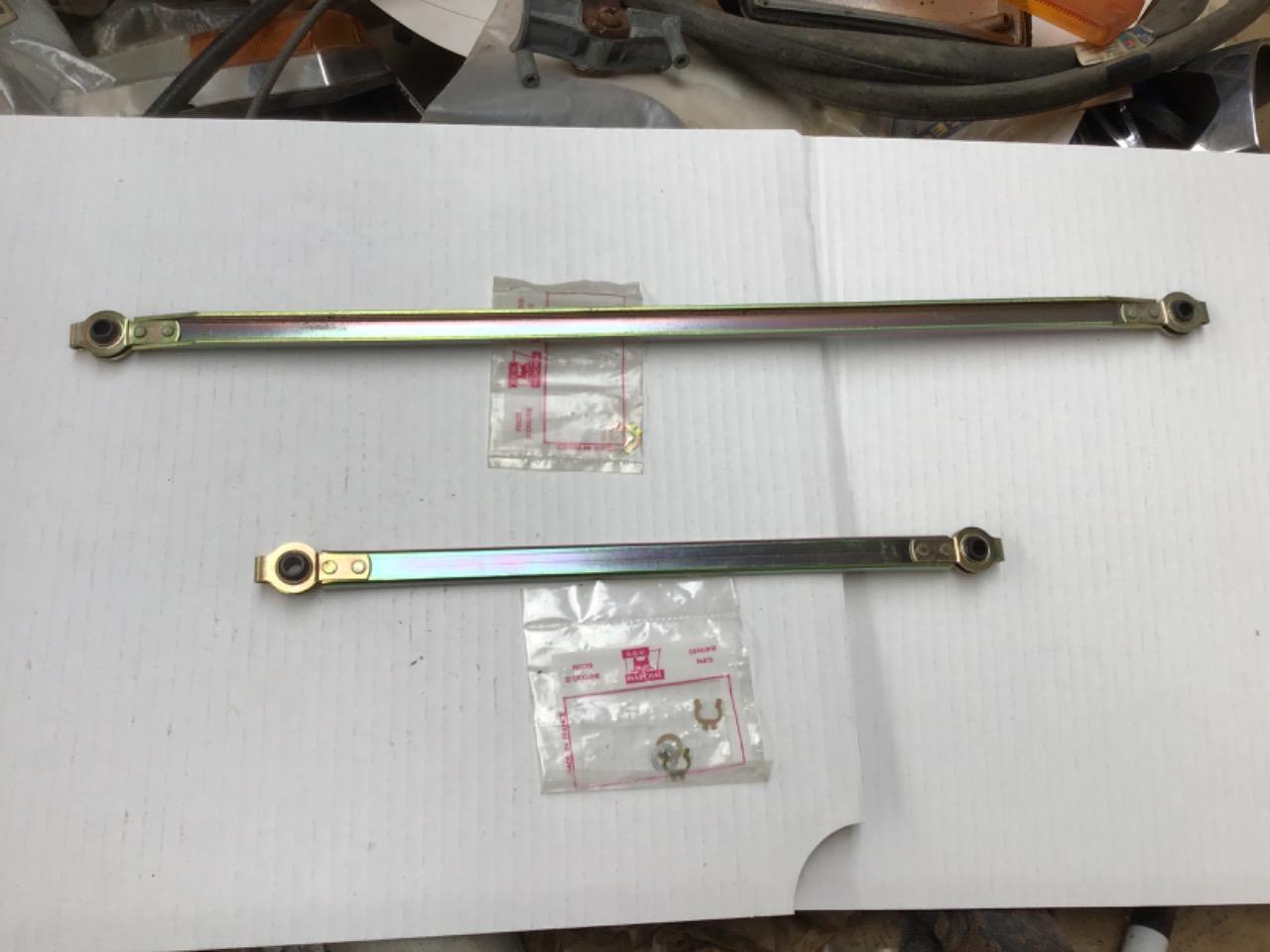 TRINGLERIES D’ESSUIE GLACE NEUVES LesAnciennes.com