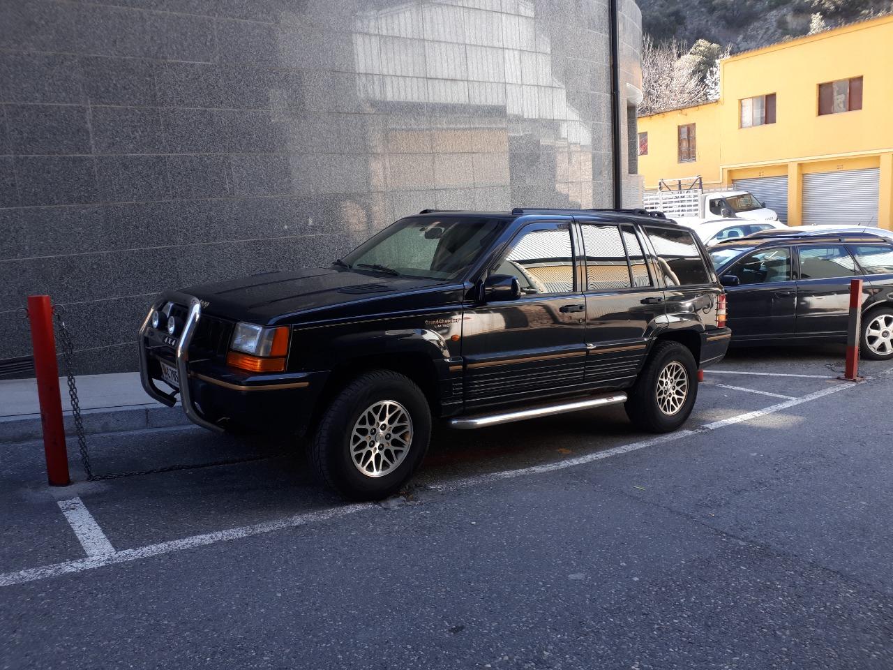 JEEP Grand Cherokee 5.2 V - 1995 LesAnciennes.com