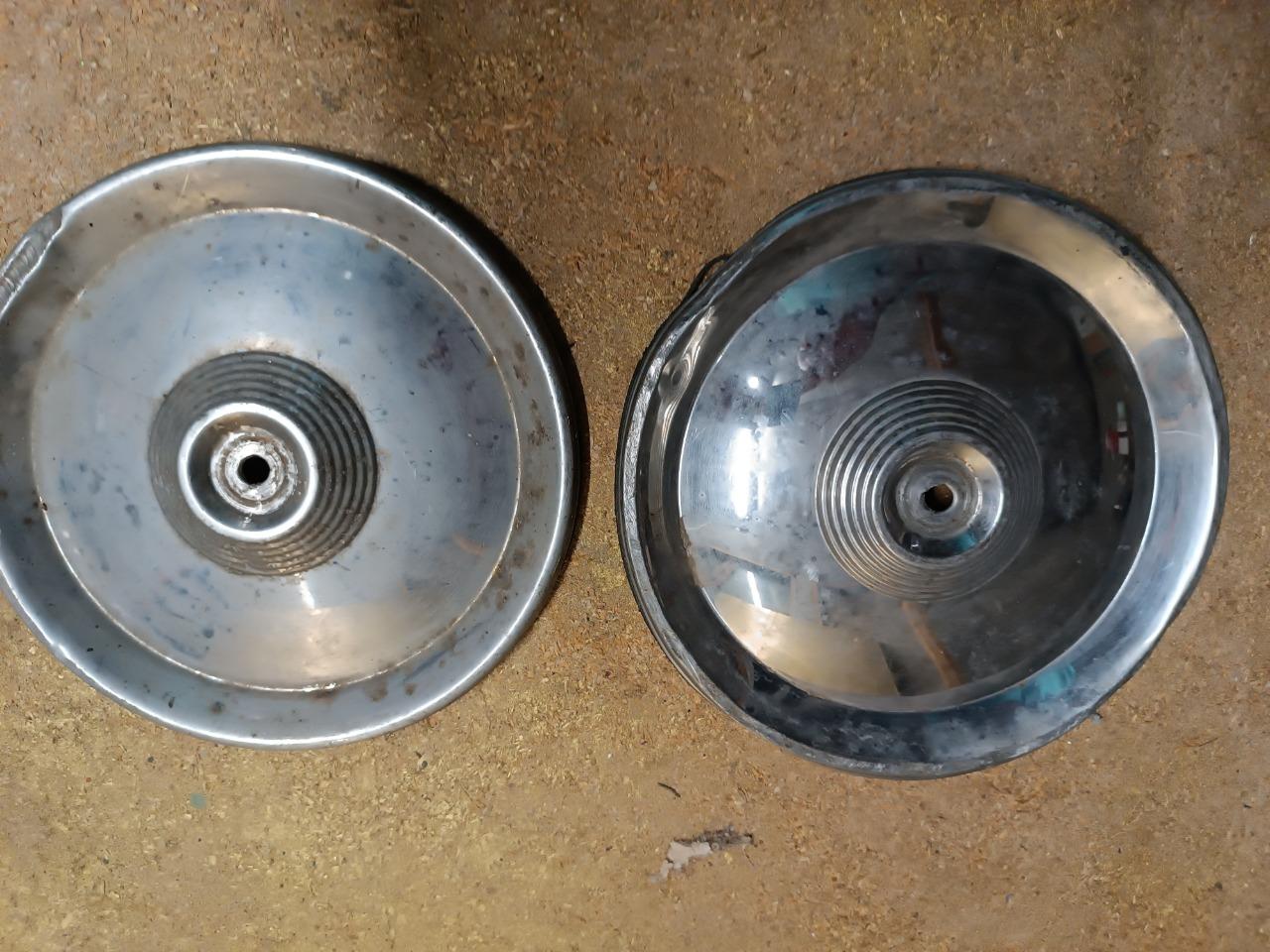 2 Enjoliveurs Peugeot 204 LesAnciennes.com
