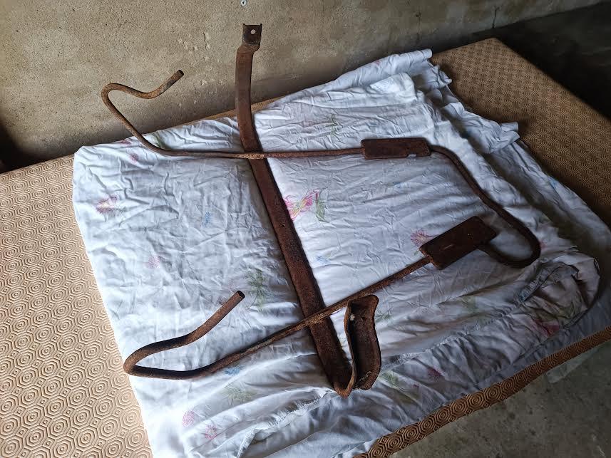 SUPPORT DE ROUE DE SECOURS SIMCA 1100 LesAnciennes.com