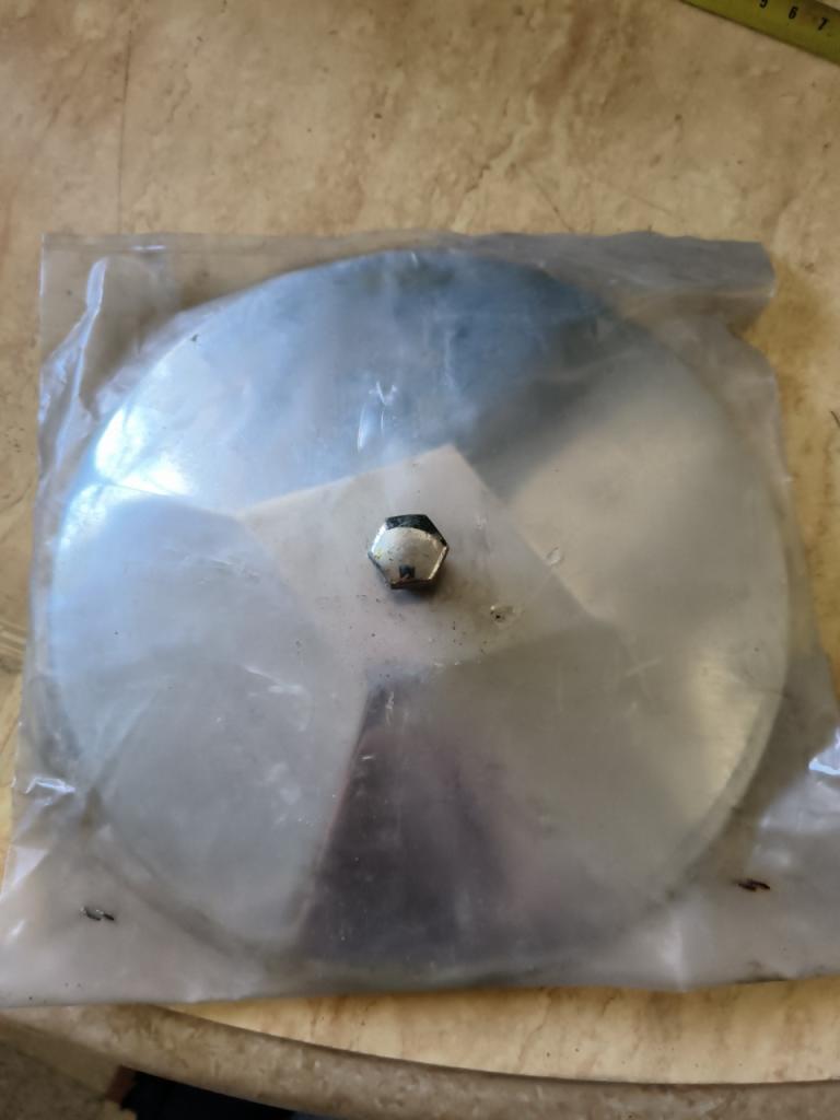 Rare enjoliveur Renault N.O.S d’époque réf. 770145 LesAnciennes.com