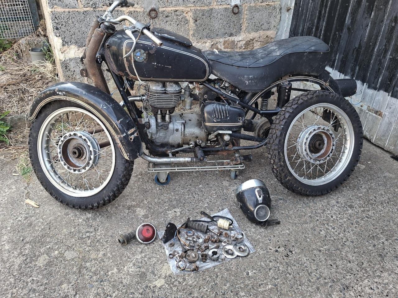 BMW R26 a restaurer LesAnciennes.com