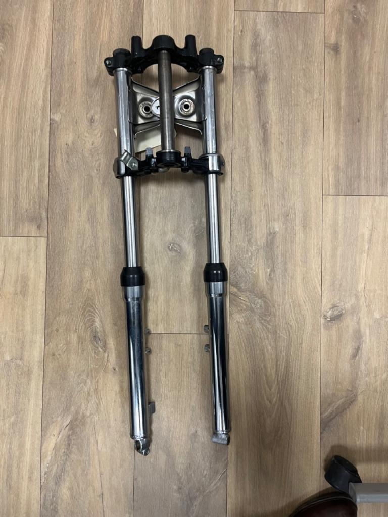 SUZUKI TS 125 / TS 185, fourche neuve complète LesAnciennes.com
