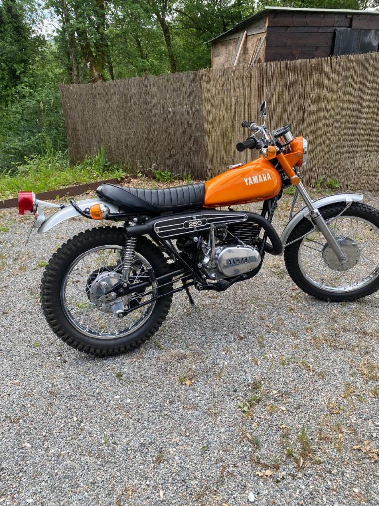 YAMAHA DT2 250 - 1972 LesAnciennes.com