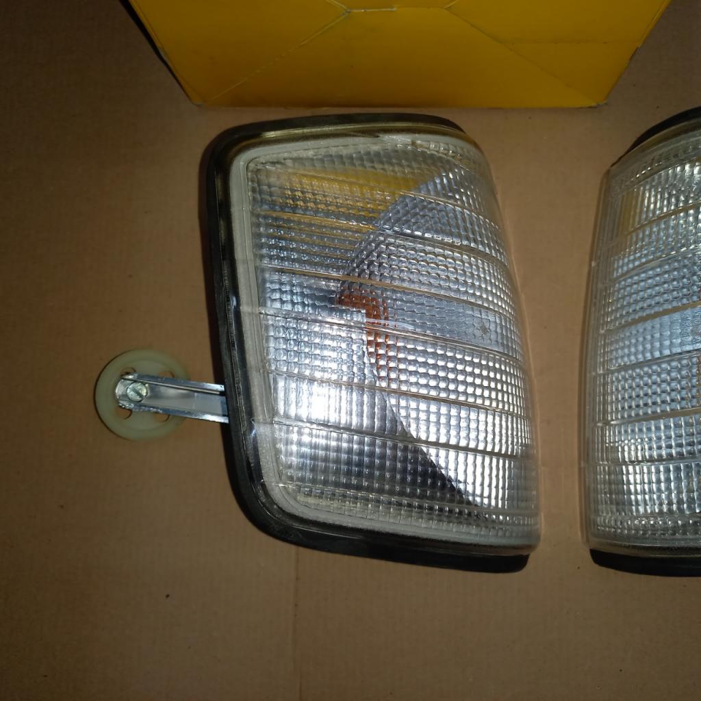 KIT CLIGNOTANTS HELLA MERCEDES 190 W201 LesAnciennes.com