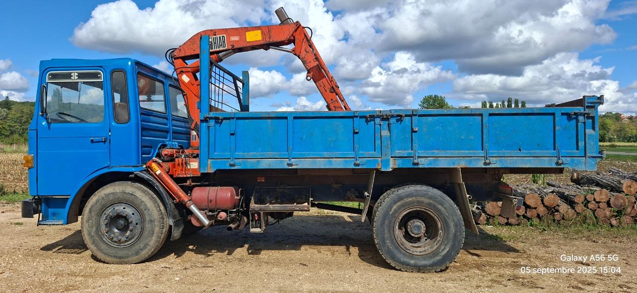 SAVIEM SM 200 SM 21 240 _ Grue - 1975 LesAnciennes.com