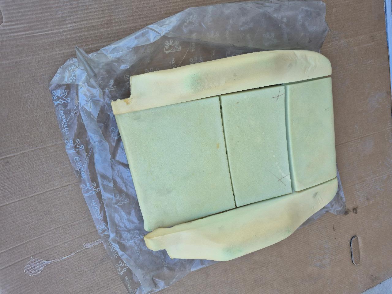 Mousse Dossier de siege Peugeot 106 LesAnciennes.com