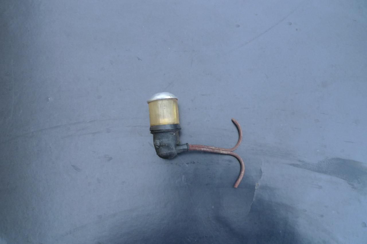 Eclairage de plaque RENAULT 4CV ou Dauphine LesAnciennes.com