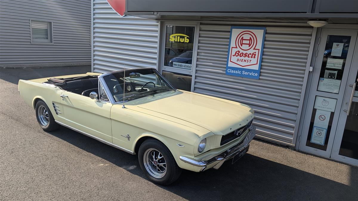 FORD Mustang Cabriolet - 1966 LesAnciennes.com