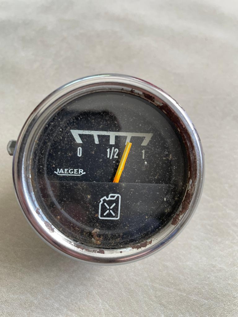 Manomètre Jeager essence pour RENAULT 8 (R8) LesAnciennes.com