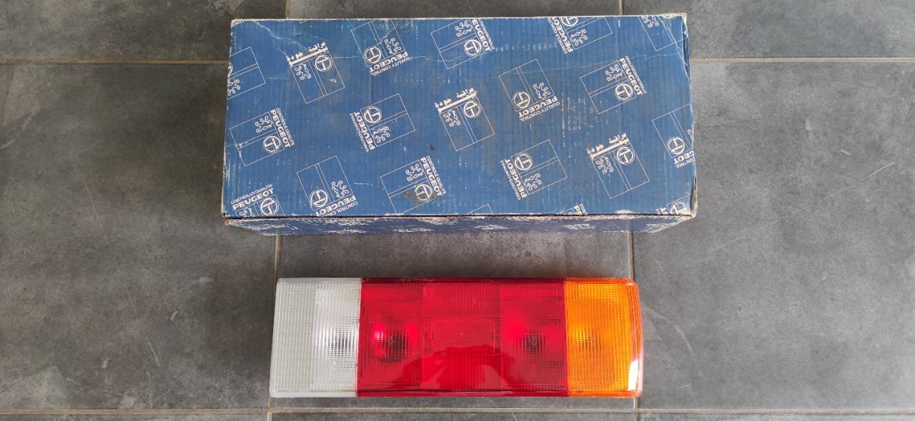 Feu arrière droit TALBOT 1510 SOLARA LesAnciennes.com