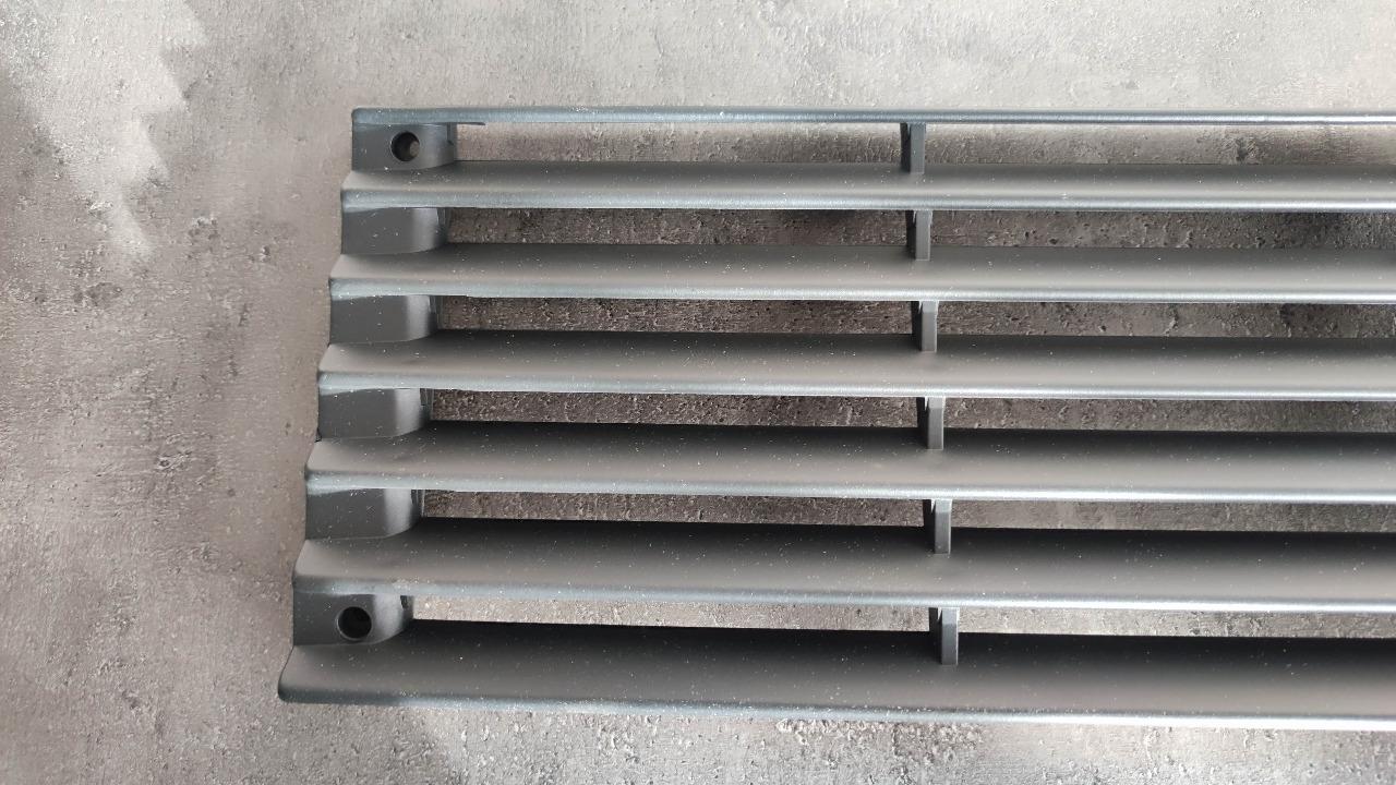 Grille arrière entre feux Renault Alpine A610 GTA LesAnciennes.com