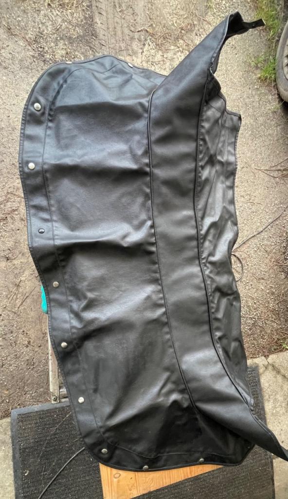 Couvre Capote TRIUMPH TR6 LesAnciennes.com