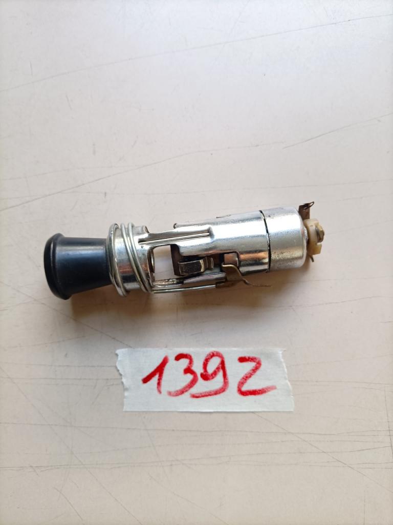 Briquet pour Ferrari Dino 246 LesAnciennes.com