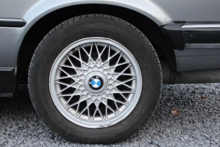 BMW 325 i Cabriolet E30 - 1987 LesAnciennes.com