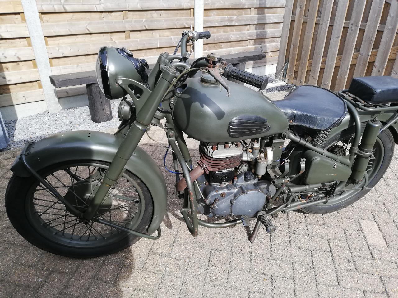 GILLET HERSTAL militair Estafette - 1951 LesAnciennes.com