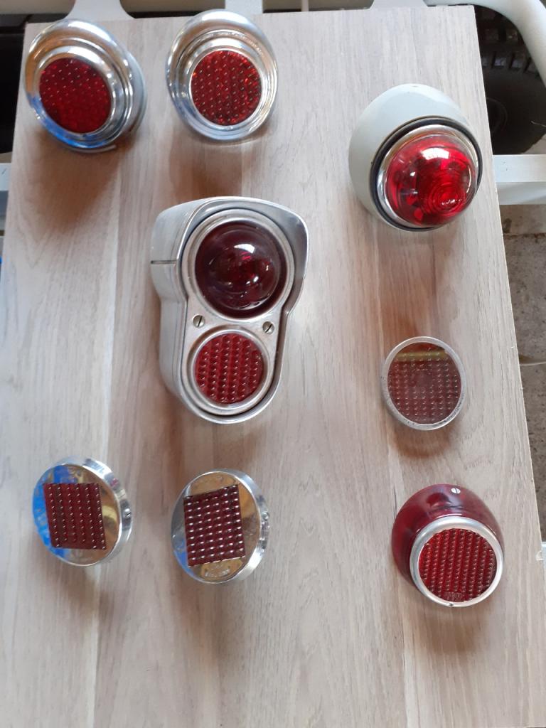 Feux RENAULT Dauphine LesAnciennes.com