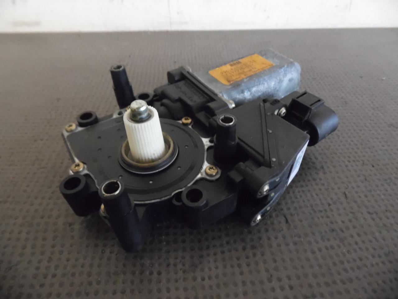 MOTEUR LEVE-VITRE DROIT 99662410203 PORSCHE 996 LesAnciennes.com