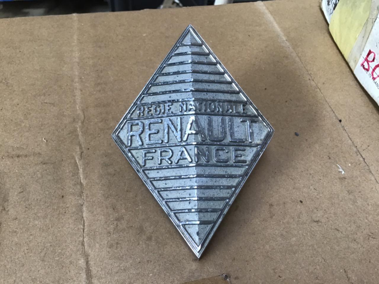 LOGO CALANDRE RENAULT GOÉLETTE GALION JUVA LesAnciennes.com