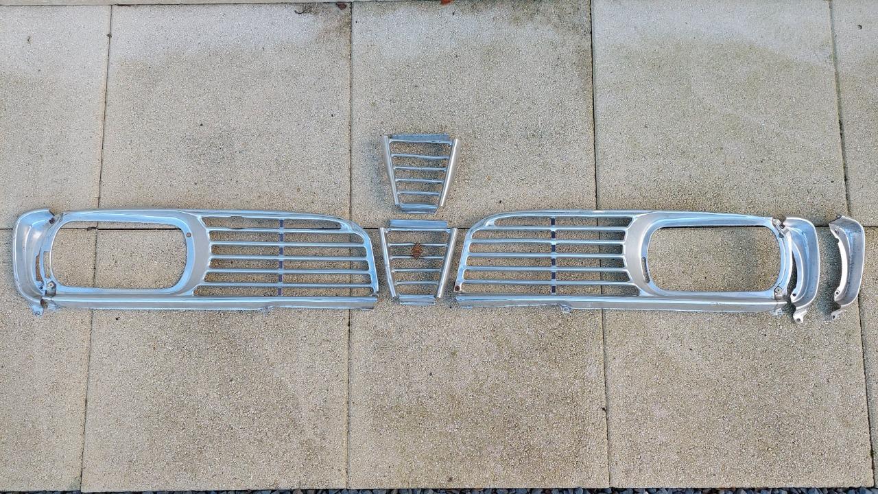 Calandre RENAULT 16 (R16) tx LesAnciennes.com