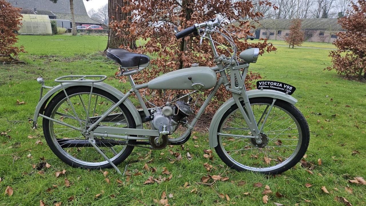 1936 Victoria Kleinmotorrad jubileumsmodel LesAnciennes.com