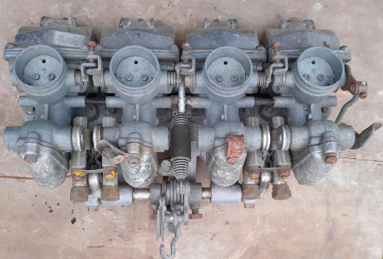 Rampe de 4 carburateurs Keihin LesAnciennes.com