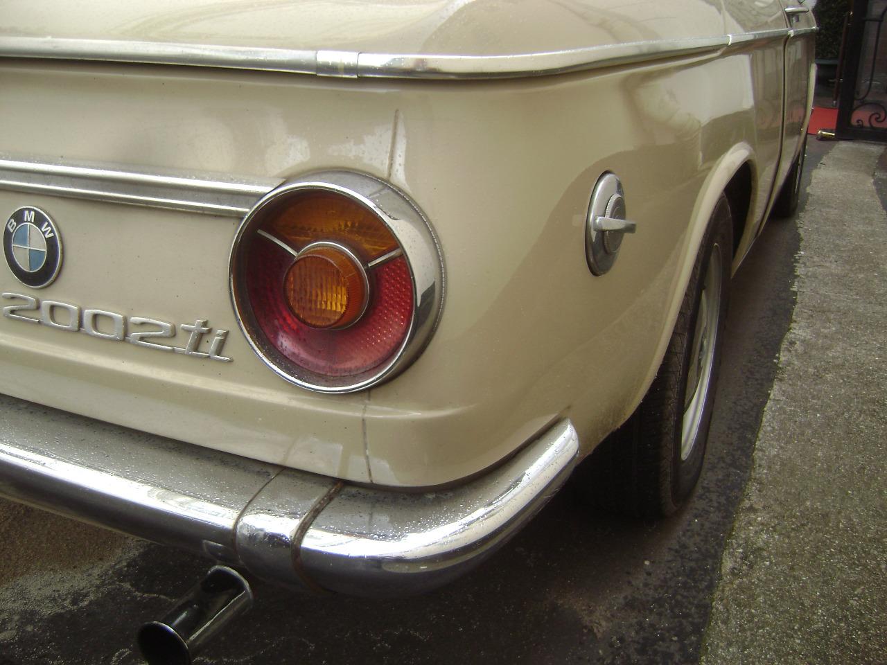 Feu AR BMW 2002 LesAnciennes.com