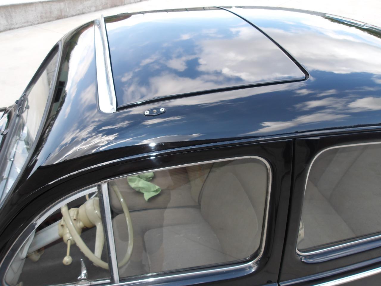 PEUGEOT 203 - 1957 LesAnciennes.com