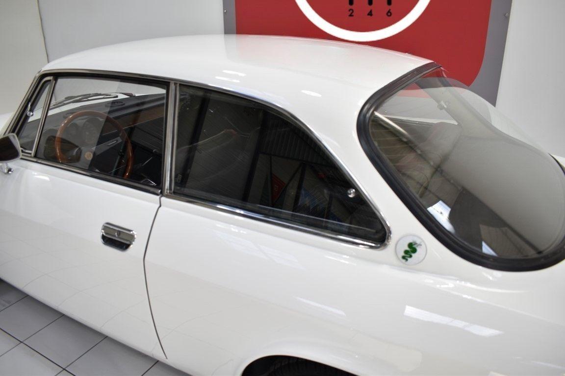 ALFA ROMEO 2000 coupé gt veloce - 1972 LesAnciennes.com