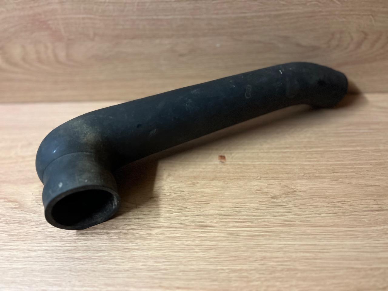 Durite supérieure eau pour Citroën DS. LesAnciennes.com