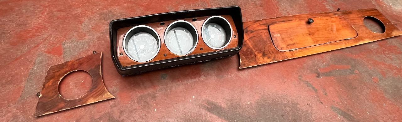 Tableau de bord en bois Mini LesAnciennes.com