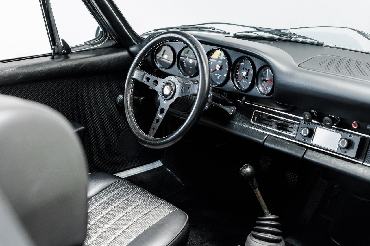 PORSCHE 911 E 3.0 Targa Restomod - 1969 LesAnciennes.com