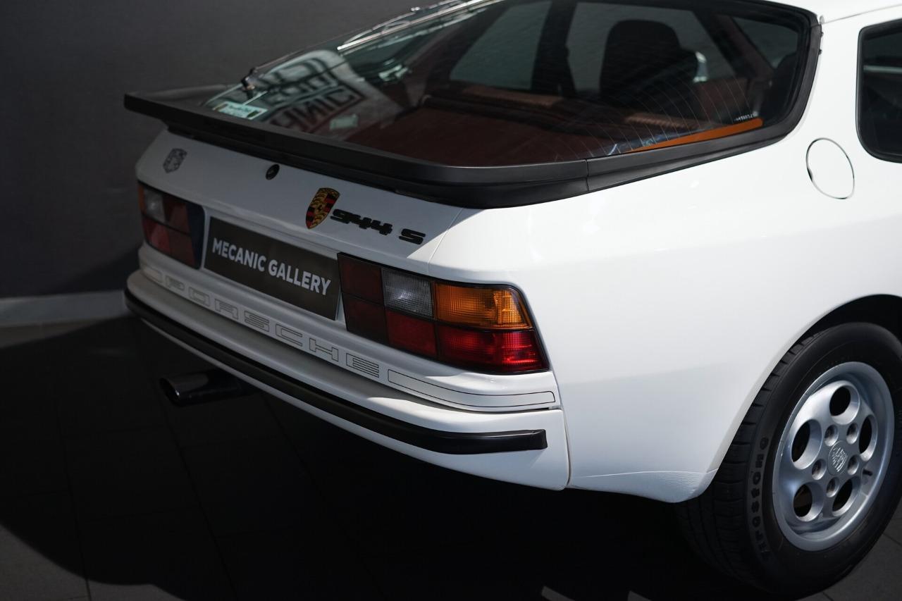 PORSCHE 944 S 2.5 - 1987 LesAnciennes.com