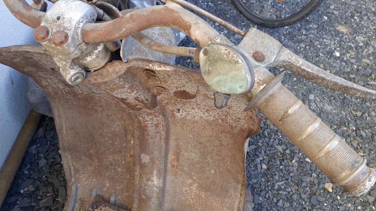 Scooter LAMBRETTA LD 57 incomplet pour pièces LesAnciennes.com