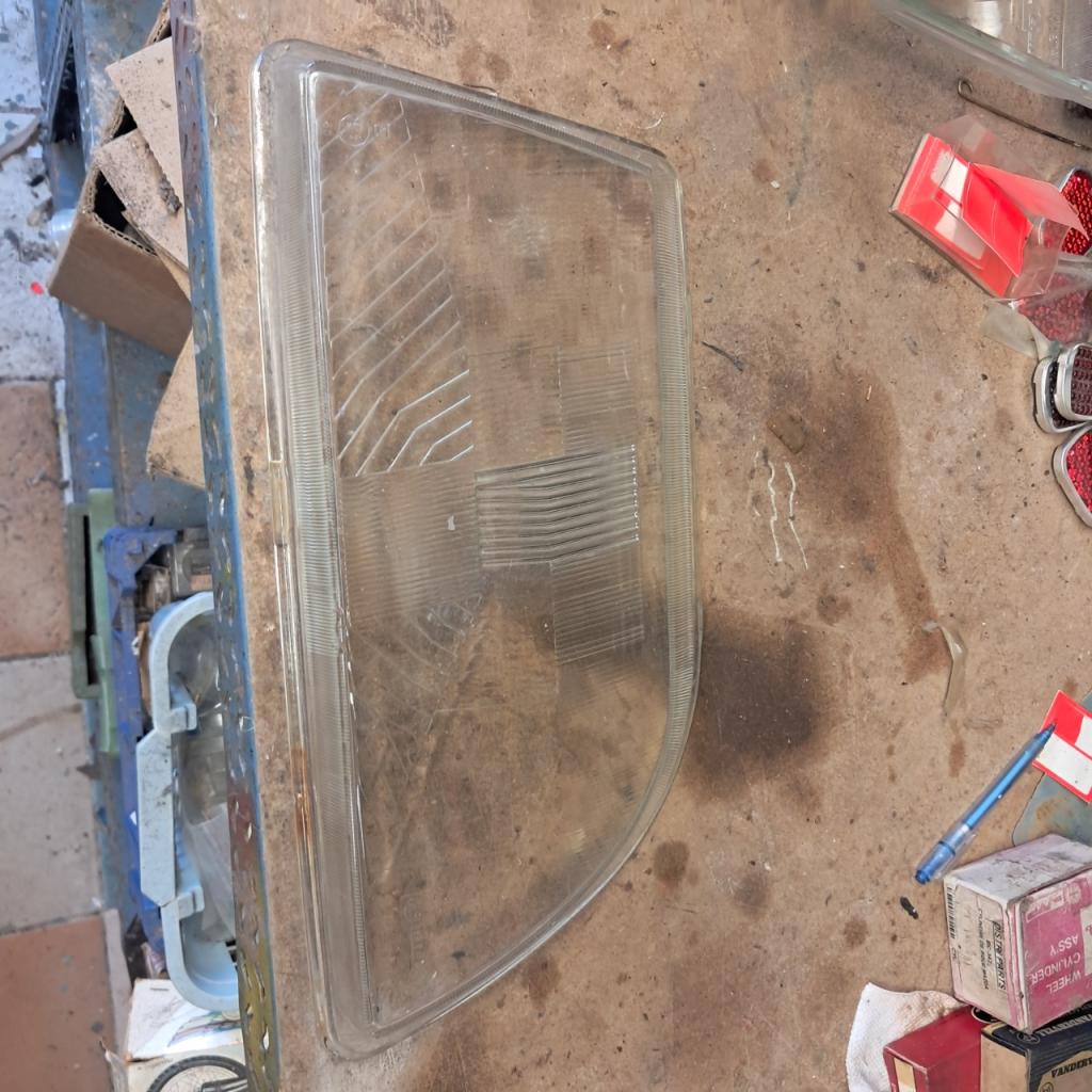 Vitre de phare droit CITROEN CX neuf LesAnciennes.com