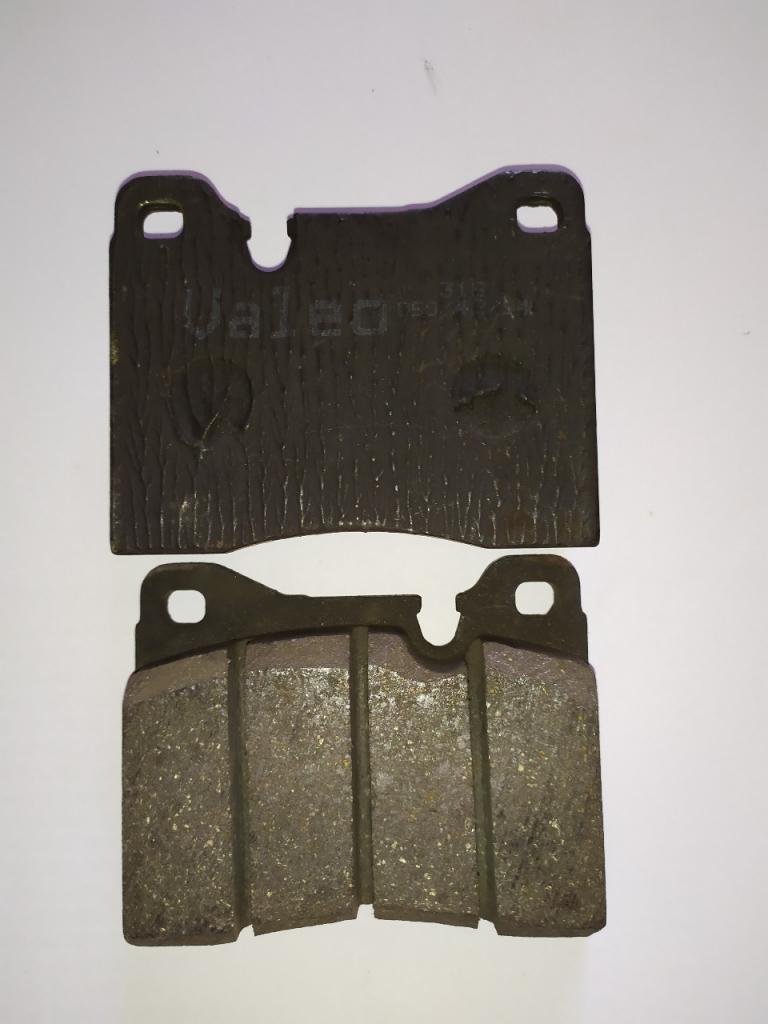 Plaquettes BMW 630 LesAnciennes.com