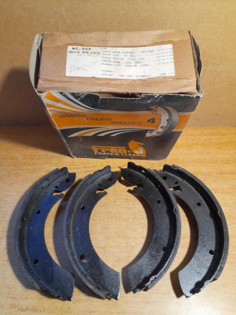 Mâchoires de frein arrière Ford Taunus Granada LesAnciennes.com