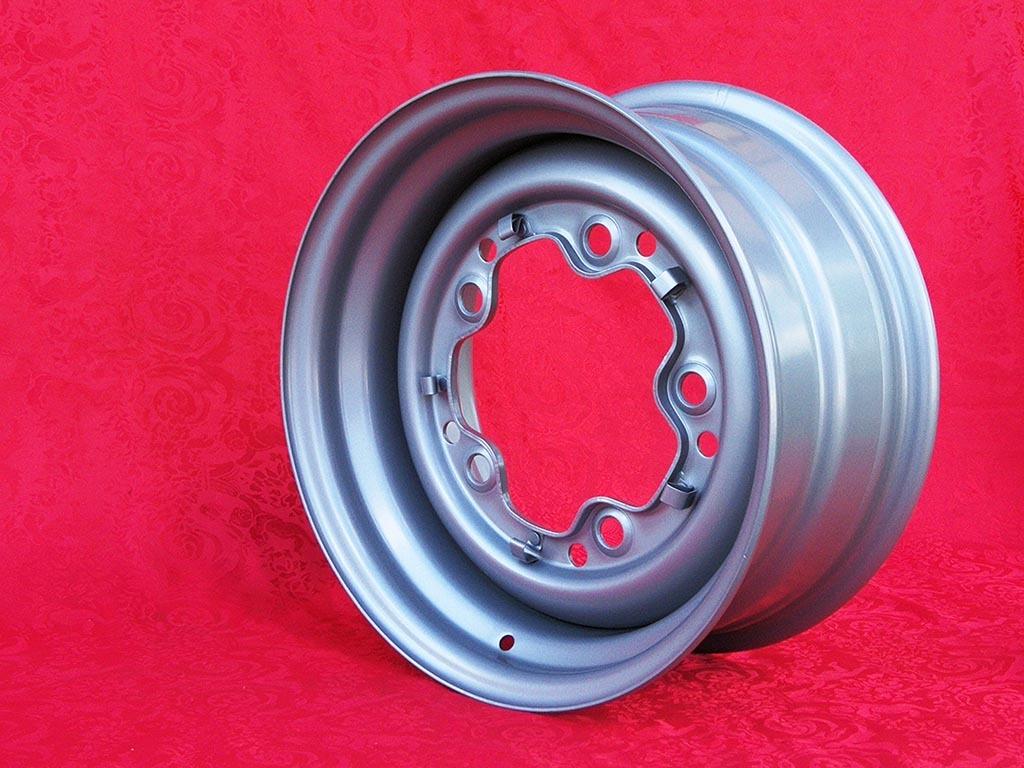 1 pc. jante Volkswagen Beetle Kafer Maggiolino T1 LesAnciennes.com