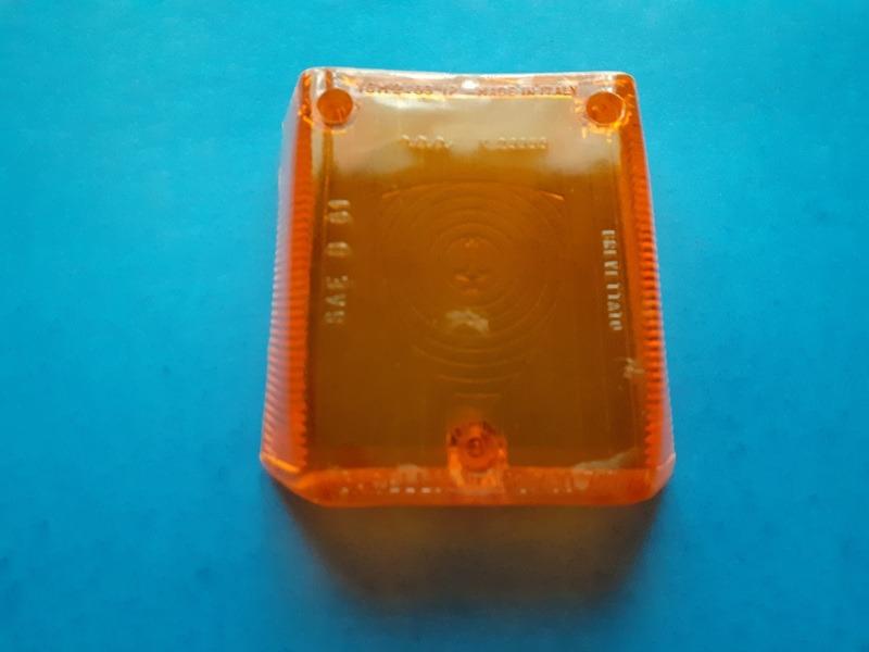 Cabochon PEUGEOT 404 coupé LesAnciennes.com