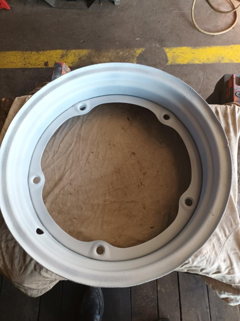 Jante RENAULT 4CV LesAnciennes.com