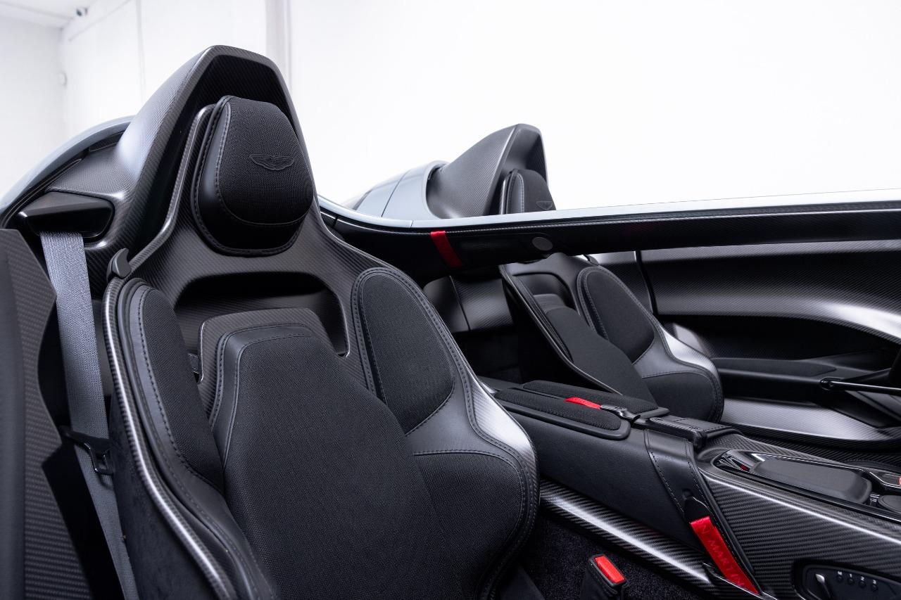 ASTON MARTIN V12 Speedster - 2021 LesAnciennes.com