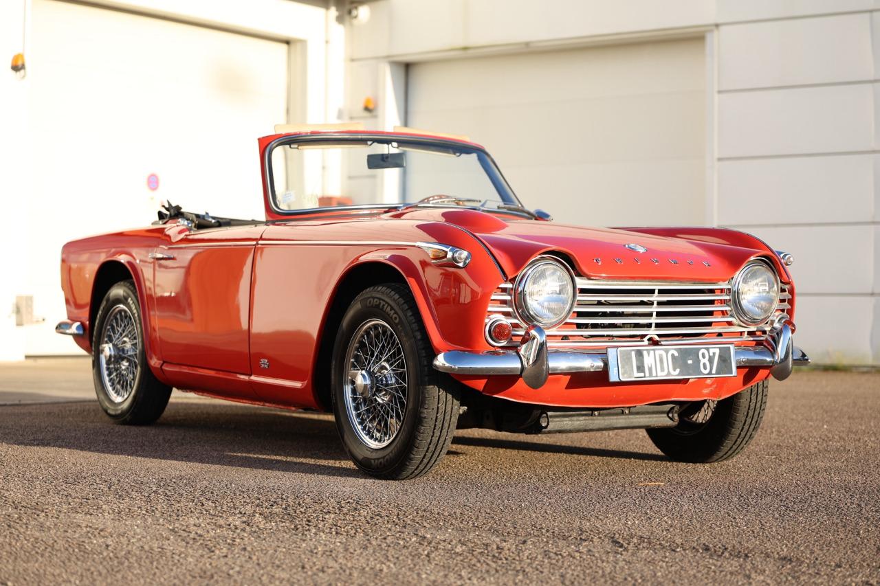 TRIUMPH TR4A TR4 A IRS - 1965 LesAnciennes.com