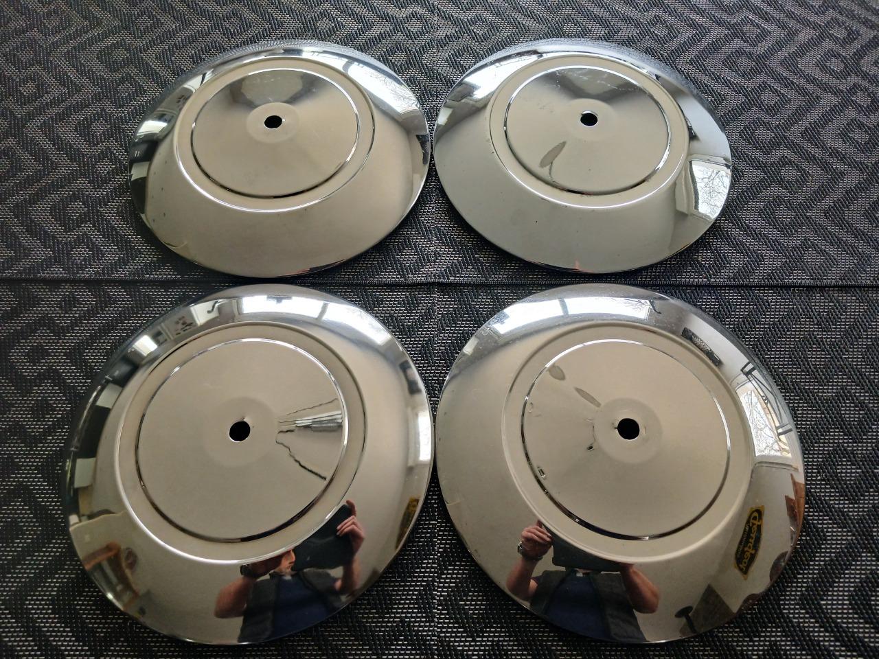 Enjoliveurs années 60 / 70 RENAULT 4 (R4) LesAnciennes.com