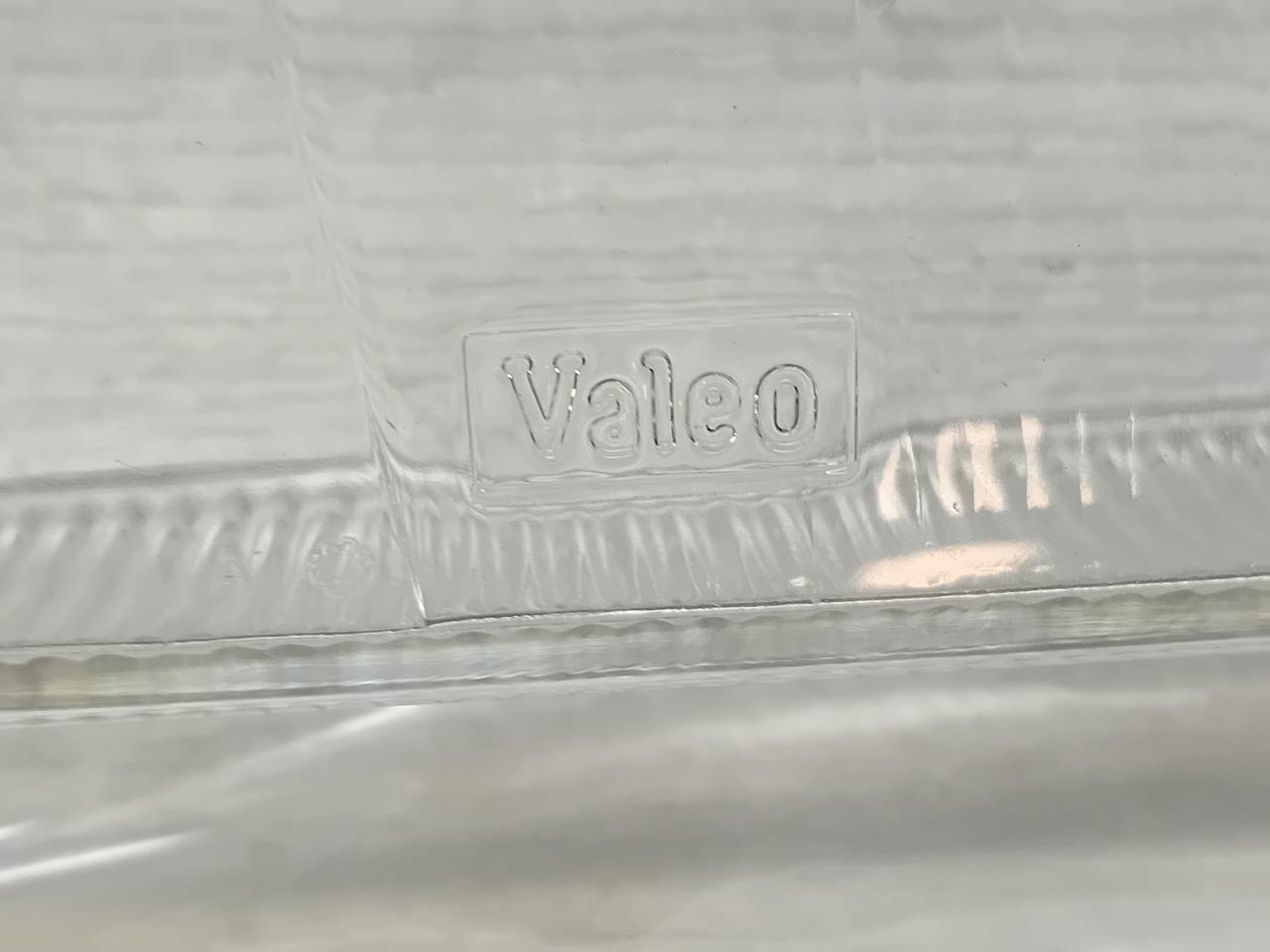 086697 VERRE DE PHARE OPTIQUE PEUGEOT 605 LesAnciennes.com